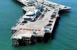 Car drives off Santa Cruz Wharf, water rescue follows