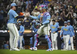Brewers first team to clinch playoff berth thanks to reeling Mets’ eighth straight loss